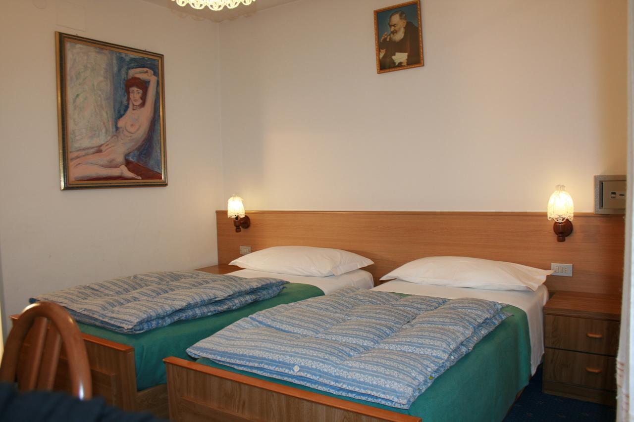 Hotel Garnì Defrancesco Campitello di Fassa Exterior foto