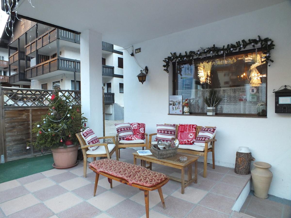 Hotel Garnì Defrancesco Campitello di Fassa Exterior foto